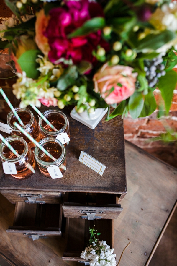 Tischdeko Ideen im rustikalen Stil - ein Dessert Buffet arrangieren