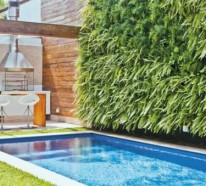 Vertikaler Garten neben dem Schwimmbad bringt mehr Grün in Ihr Haus