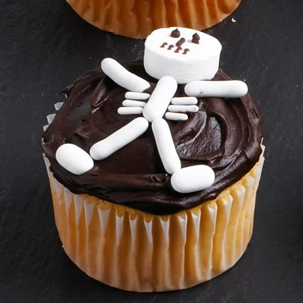 Grusel Muffins backen halloween gebäck cupcakes skelett