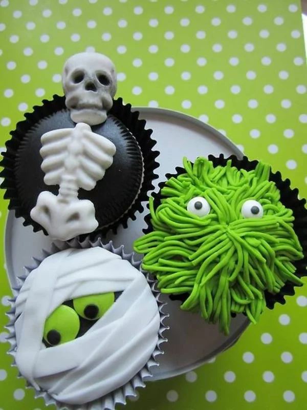 Grusel Muffins halloween gebäck grün Halloween Party Rezepte cupcakes backen