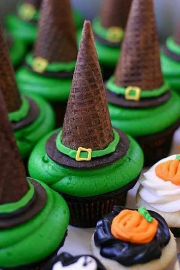 Grusel Muffins halloween gebäck grüne cupcakes backen hexenhut