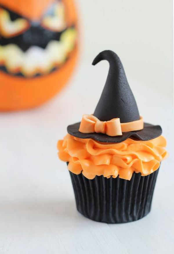 Grusel Muffins halloween gebäck hexen cupcakes backen hexenhut deko