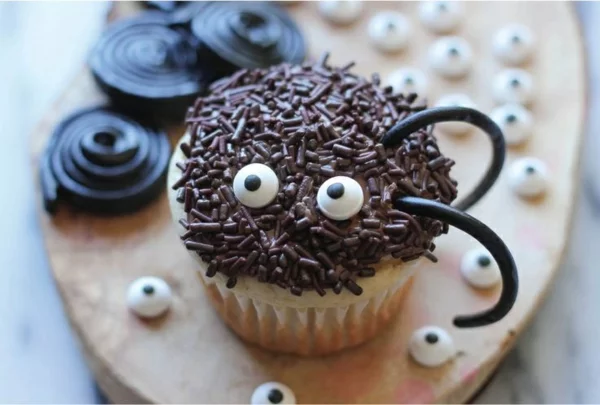 Grusel Muffins spinen cupekaces halloween gebäck Halloween Party Rezepte halloween nachtisch