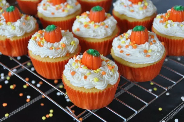 Halloween Party Rezepte orange Grusel Muffins backen halloween gebäck cupcakes