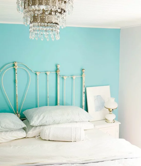 Wandfarbe in Türkis wandgestaltung kopfteil schlafzimmer