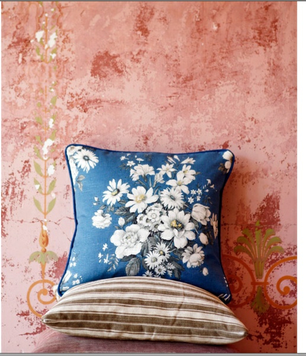 altrosa wandfarbe wohnzimmer klassisch vintage kissen blau