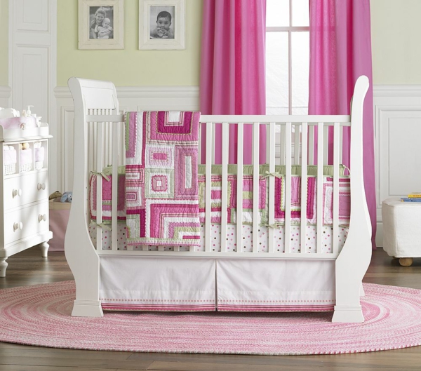 babyzimmer gestalten kindergardinen rosa mädchenzimmer kinderbett