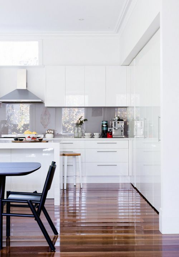 fliesenspiegel glas glänzend küchenrückwand spritzschutz küche modern weiß