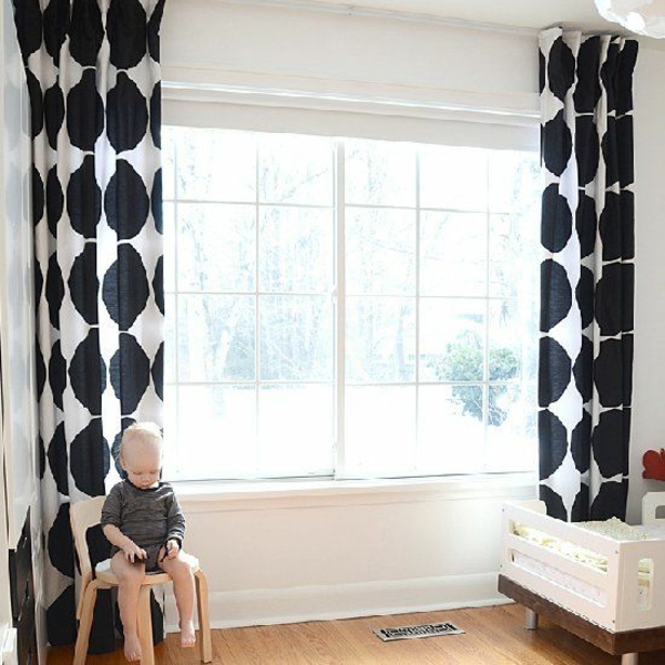 gardinen-kinderzimmer-fertiggardinen-moderne-vorhänge-schwarz-weiß-stoffmuster