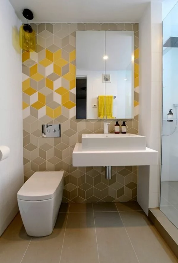 gelbe tapete mustertapete kleines badezimmer einrichten wandgestaltung ideen farbakzente
