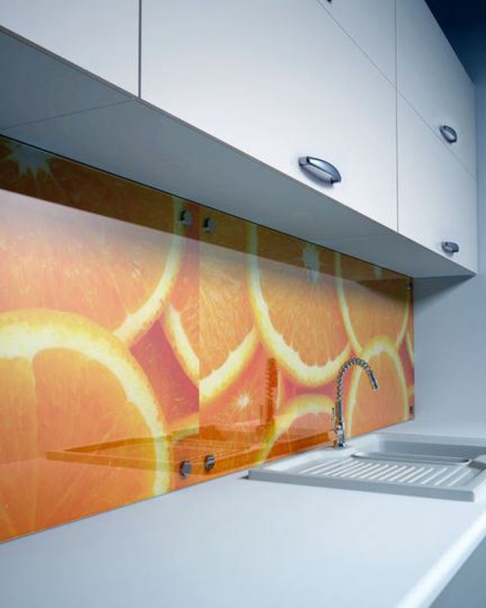 glasrückwand glanzvoll ideen küche orange spüle