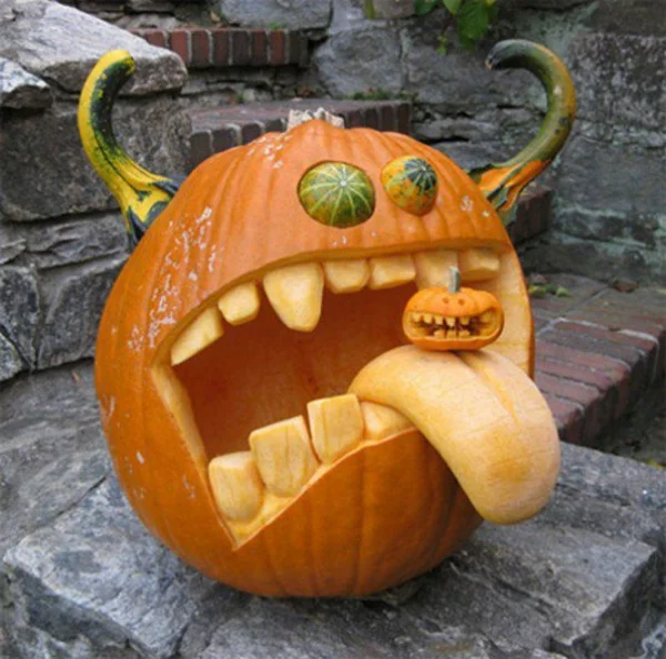 schrecken erregendes Gesicht Teufelshörner Halloween Kürbis Schnitzvorlagen 