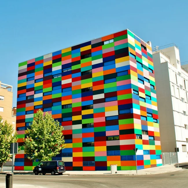 hausfassaden farben moderne hausfassade streichen kunterbunt madrid spanien