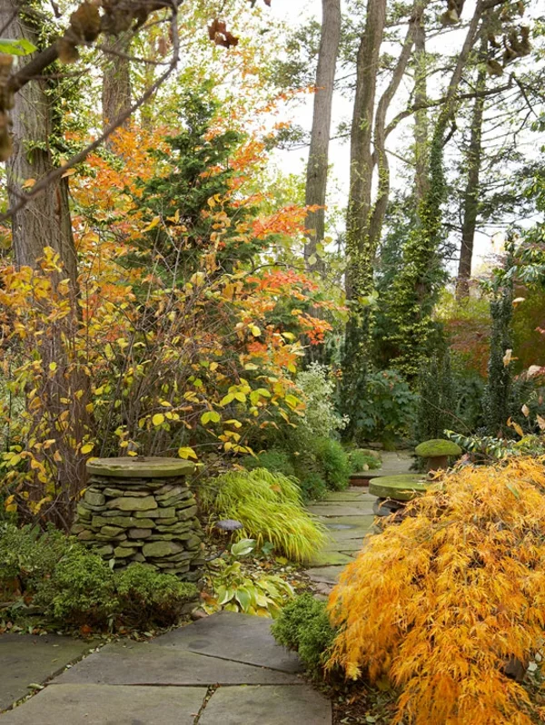 Gartengestaltung Ideen Gehweg aus Steinplatten perfekter Ort für Verweilen im Freien