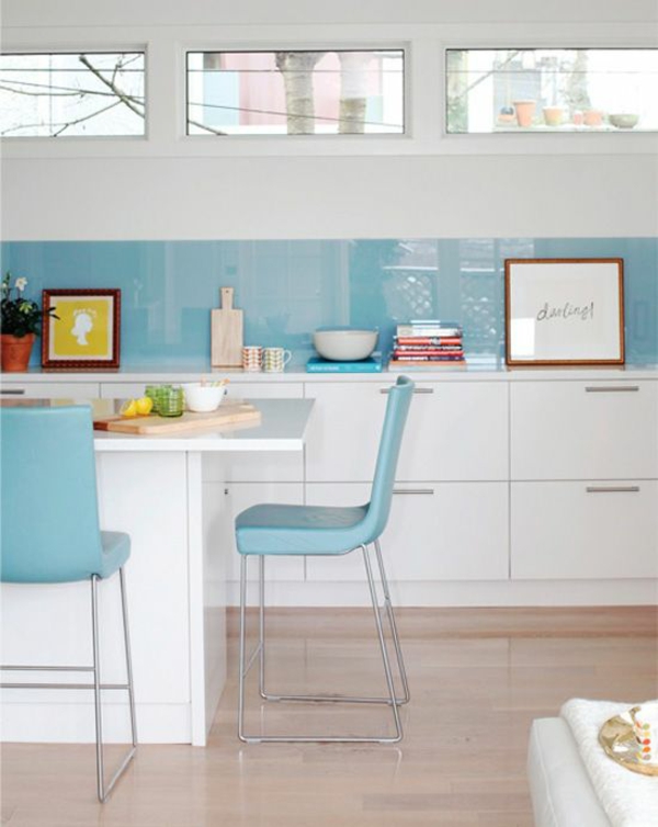 küchenrückwand aus glas küchenrückwand plexiglas hellblau kücheninsel