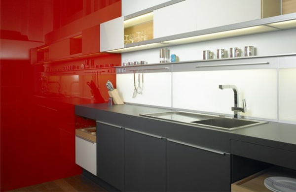 küchenrückwände fliesenspiegel glaswand küche rot spritzschutz küche
