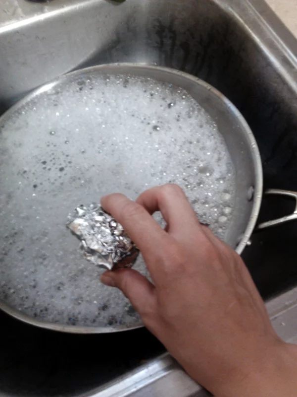 küchenzubehör alufolie benutzen topf spülen