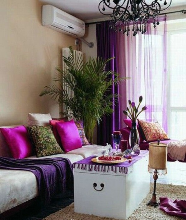 gardinen in lila fenster vorhänge schlafzimmer kissen