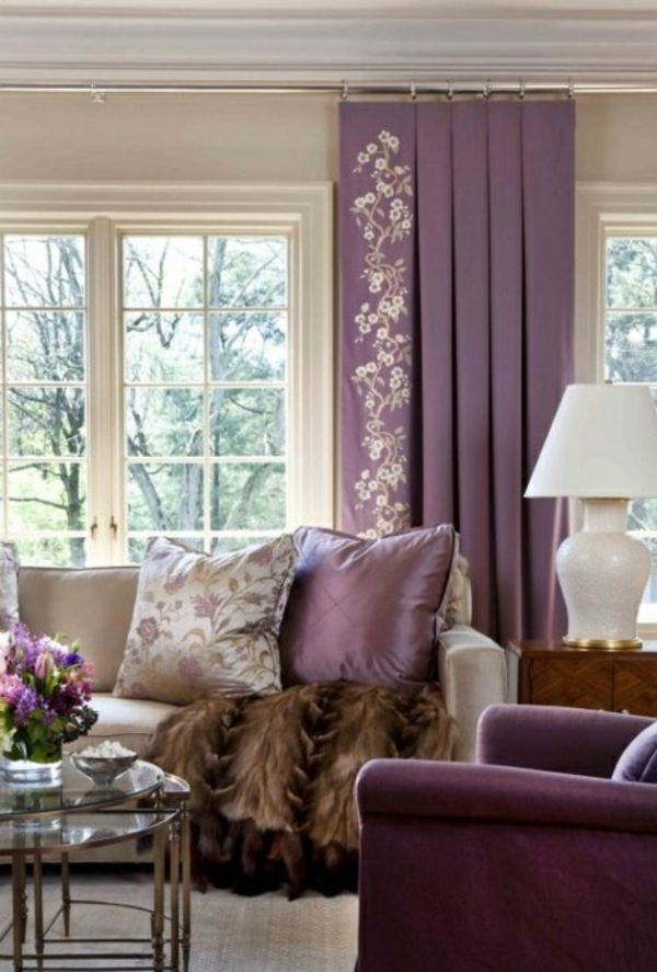 gardinen in lila fenster vorhänge schlafzimmer muster