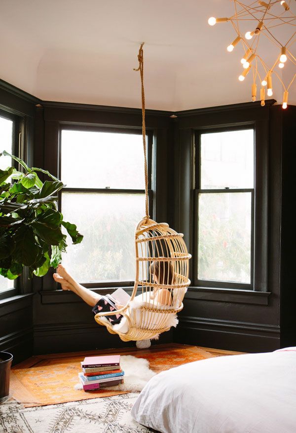 moderne schlafzimmer einrichtungsideen bett hängekorbsessel