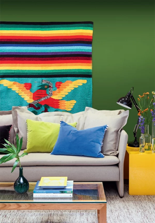 moderne wandgestaltung wohnzimmer sofa couchtisch holz farbige wandgestaltung
