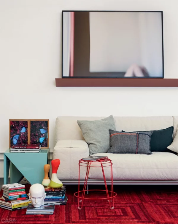 moderne wandgestaltung wohnzimmer sofa couchtisch rot teppichboden