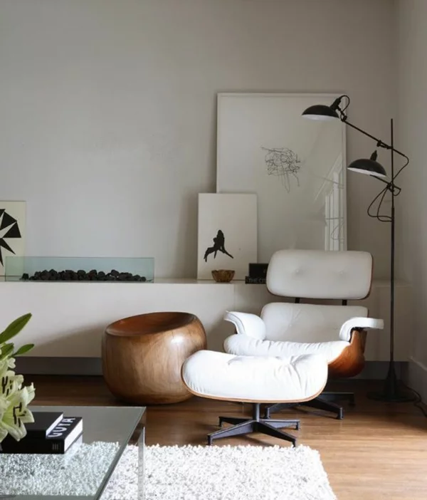 moderne Raumgestaltung schicker Relax Sessel und runder Couchtisch aus Holz Designermöbel 