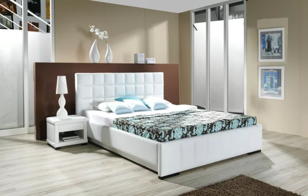 schlafzimmer einrichtungsideen polsterbett weiß wandfarbe beige