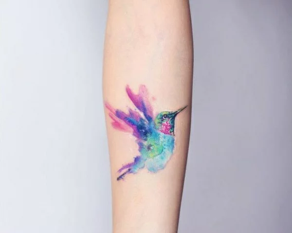tattoo farbe unterarm tattoo vogel kunterbunt
