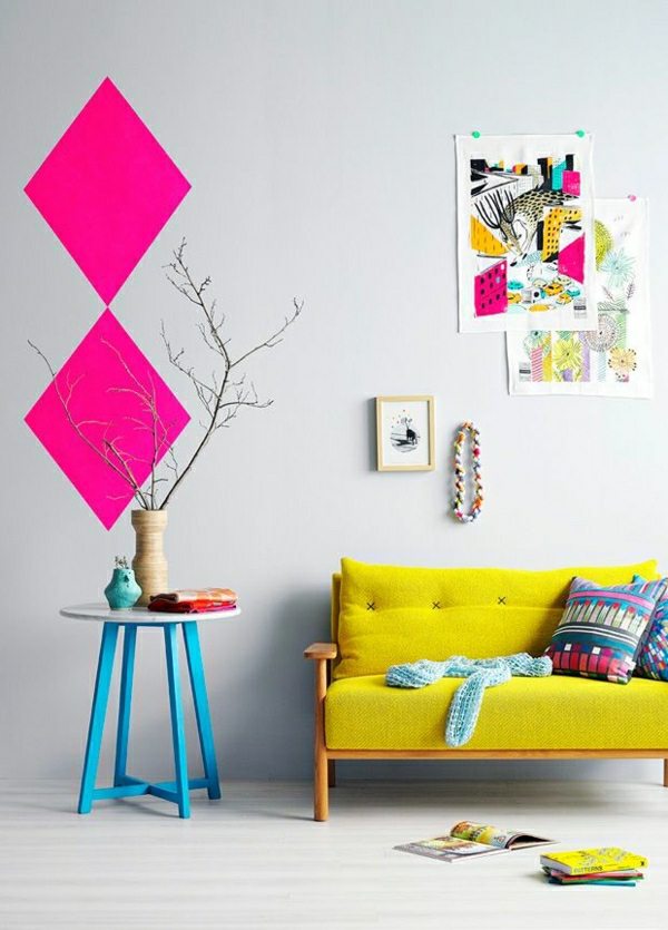 wandfarbe wohnzimmer auswählen probe pink farbideen grelle farben