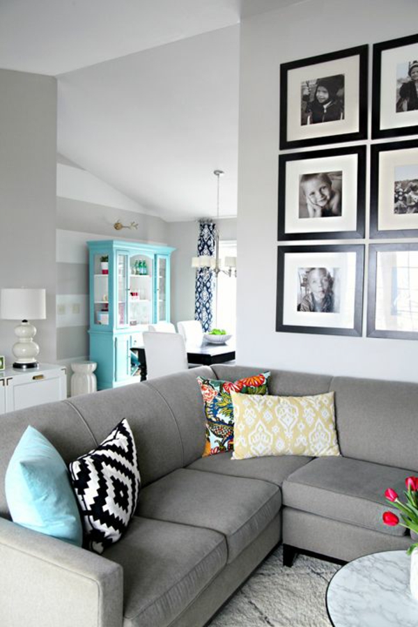 wohnzimmer wandgestaltung mit bildern farbideen türkisblau offener wohnraum