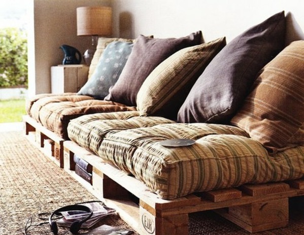 DIY-Möbel-aus-alten-Paletten-sofa-auflagen-kissen