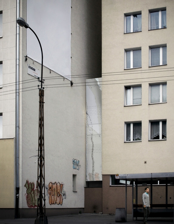 Keret Haus in Polen zwischen gebäude