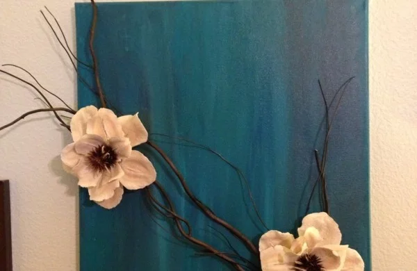 Leinwandbilder selber gestalten mit beklebten Blumen 