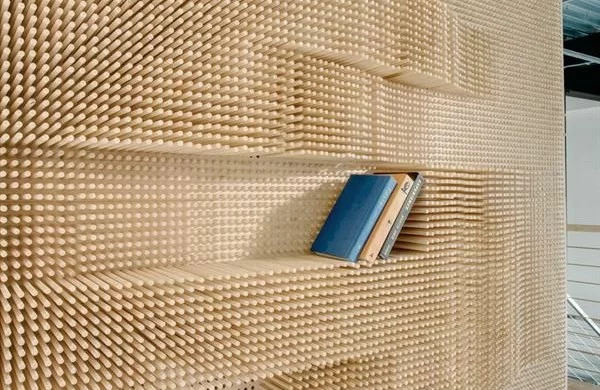 Dreidimmensionale Wand mit Bücherregal Funktion 