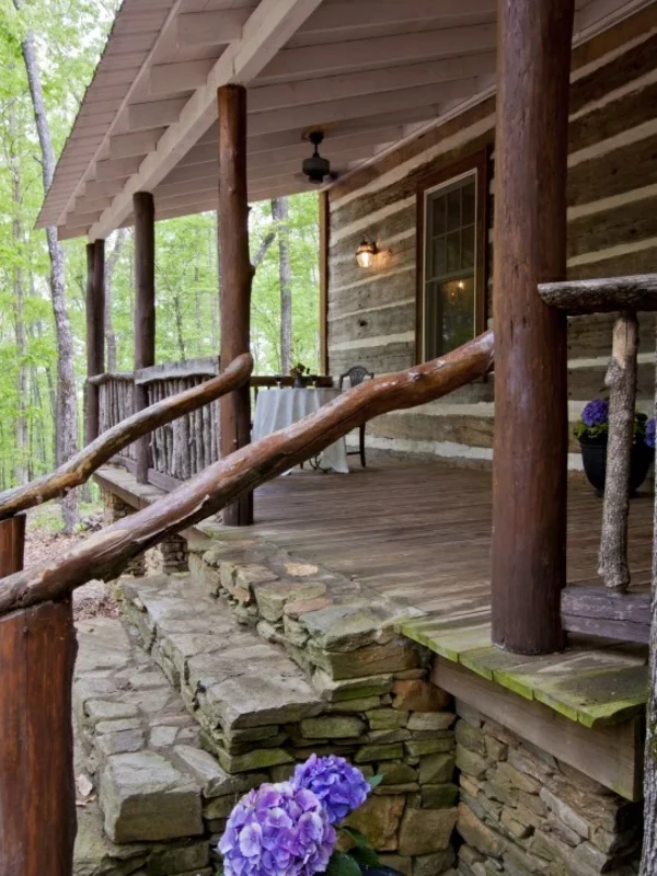 amerikanisches holzhaus mit vorbau holz veranda selber bauen holzdielen steine