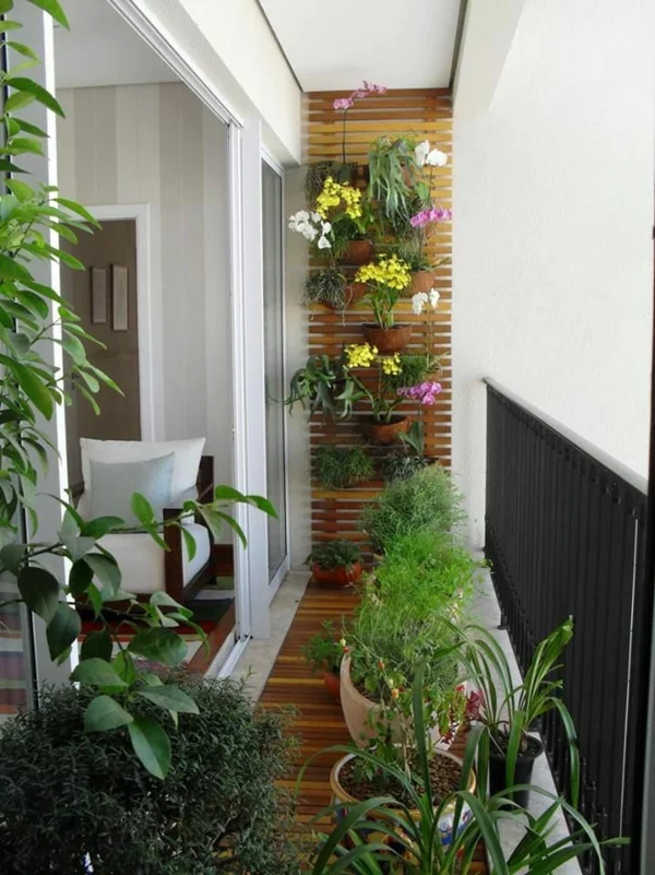 balkongestaltung ideen holzdielen balkon bepflanzen