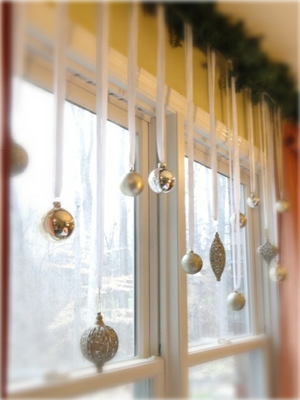 bastelideen Fenster Weihnachtsdeko kugel