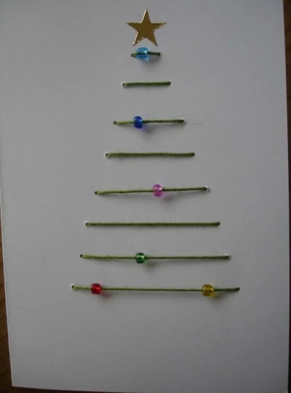 schlichte Bastelideen Weihnachtskarten selber machen Christmasbaum mit Garn Schmucksteinen verzieren