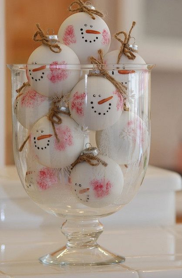 basteltipps weihnachten bastelideen schneemann glas bällchen
