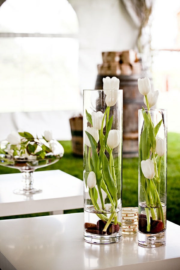 blumengestecke selber machen elegante tischdeko ideen weiße tulpen