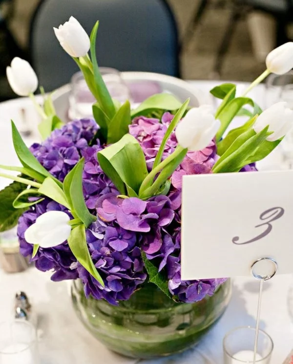 blumengestecke selber machen elegante tischdeko mit tulpen