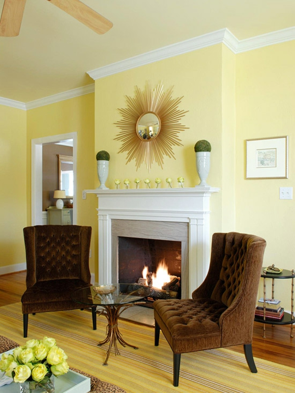 einrichtung wohnzimmer kamin wandfarben palette gelb polstersessel