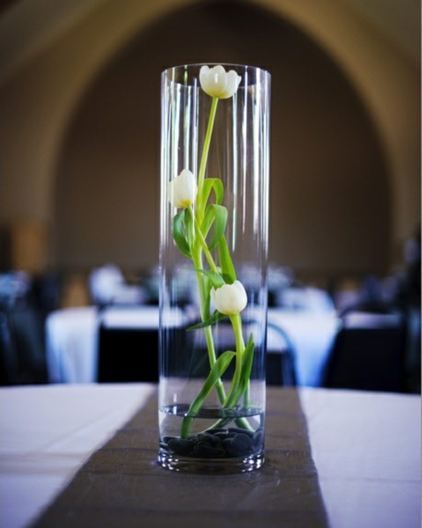 elegante tischdeko ideen mit tulpen weiße tulpen in glas