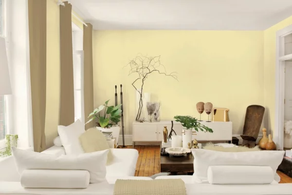 neutrale Farbpalette im Wohnzimmer Wände streichen in gelb mit weißen Möbeln kombinieren 