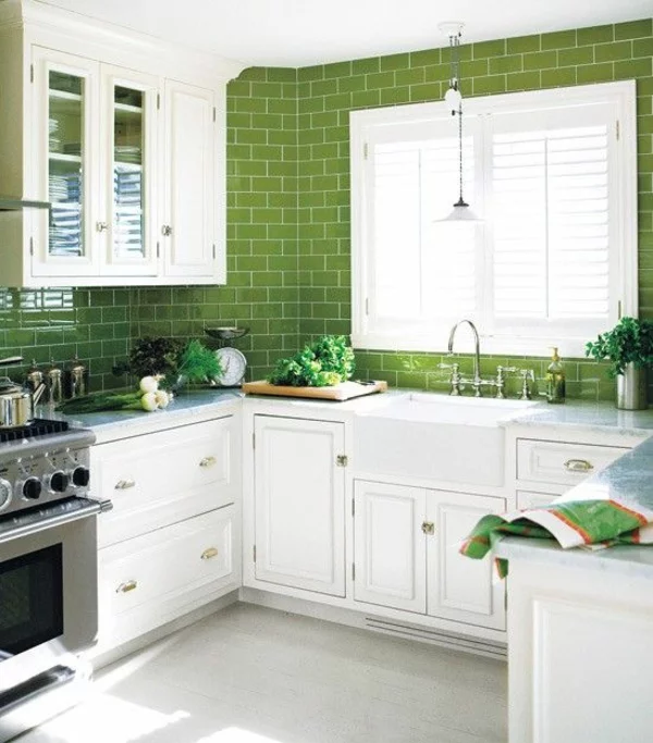 küchenfliesen wand fliesenfarbe grün rückwand küche
