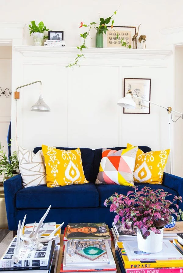 moderne Wohnzimmereinrichtung Ideen stylisch tipps kissen sofa