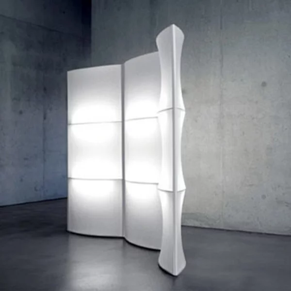multifunktioneller moderner Raumteiler in Weiß mit integrierter Beleuchtung 