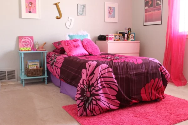 schlafzimmer blumenmuster pink