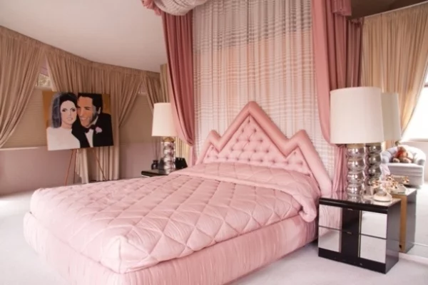 rosa schlafzimmer hochzeitsbett